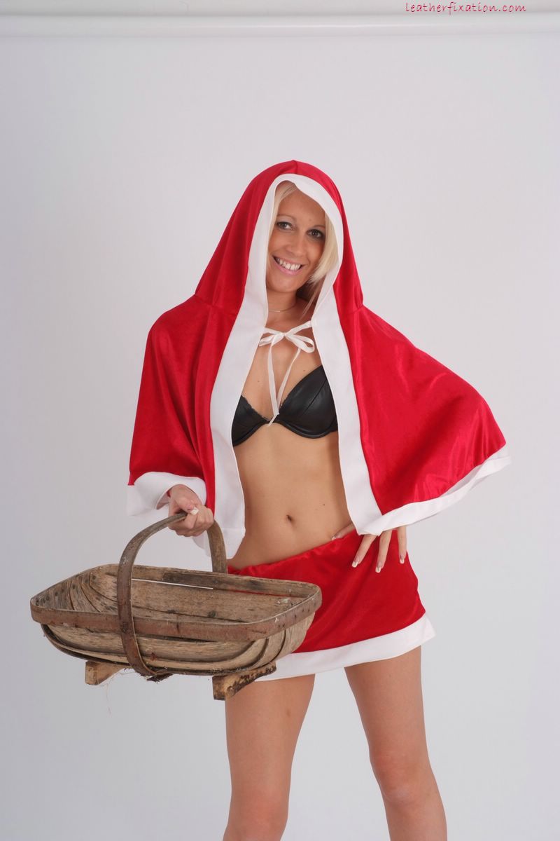 Miss Crystal Clause is wearing a leather bra and no panties, with a basket of foto porno #425644476 | Leather Fixation Pics, Crystal Clause, Cosplay, porno mobile
