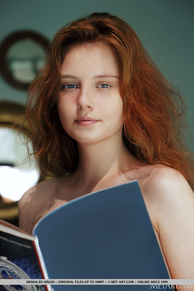 Young redhead Sienna gets totally naked with a smile on her face ポルノ写真 #424711285 | Met Art Pics, Sienna, Asshole, モバイルポルノ