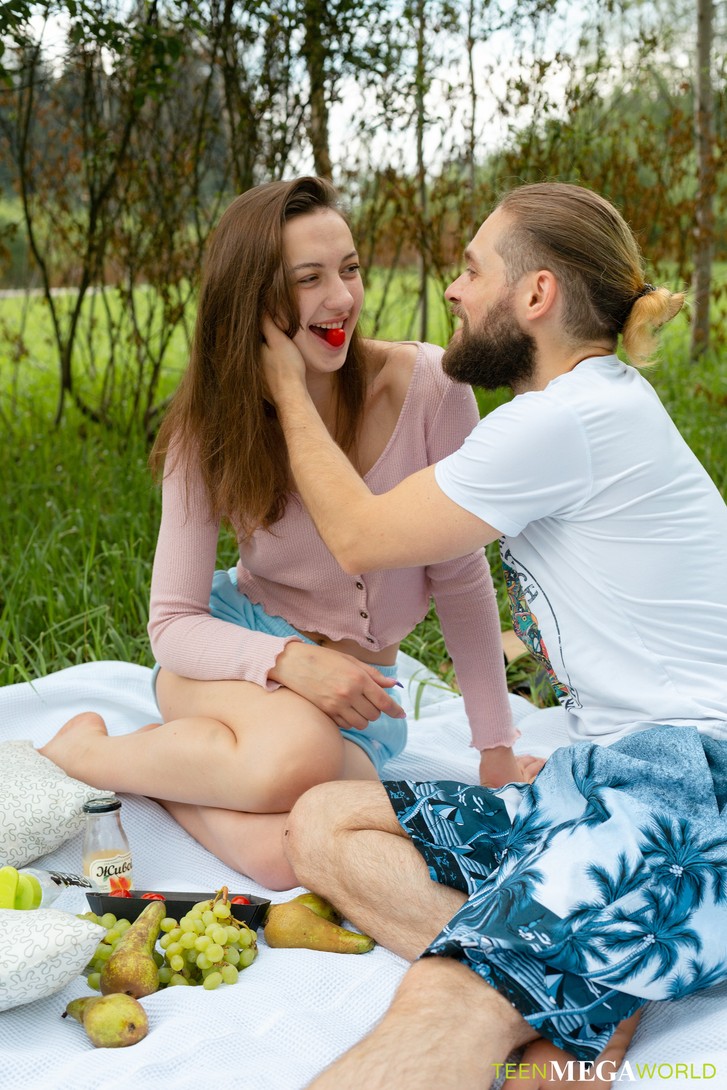 Naked teen Alice Kingsly and her man have sex on a blanket during a picnic foto porno #424361592 | X Angels Pics, Alice Kingsly, Blowjob, porno mobile