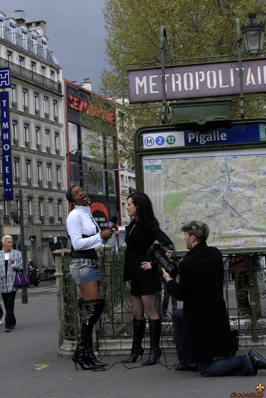 Brunette chick Penelope Tiger goes topless while being interviewed in Pigalle ポルノ写真 #426929940