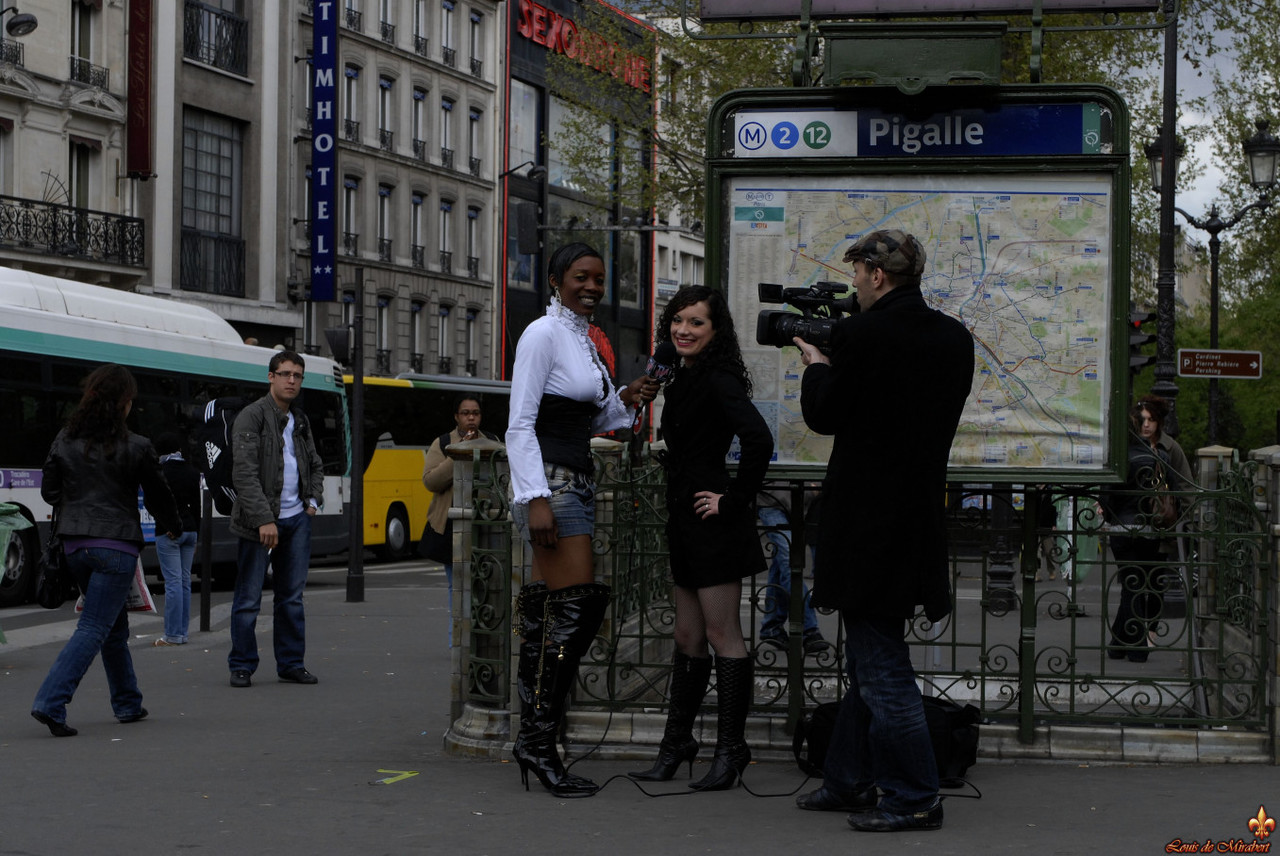 Brunette chick Penelope Tiger goes topless while being interviewed in Pigalle ポルノ写真 #426929942