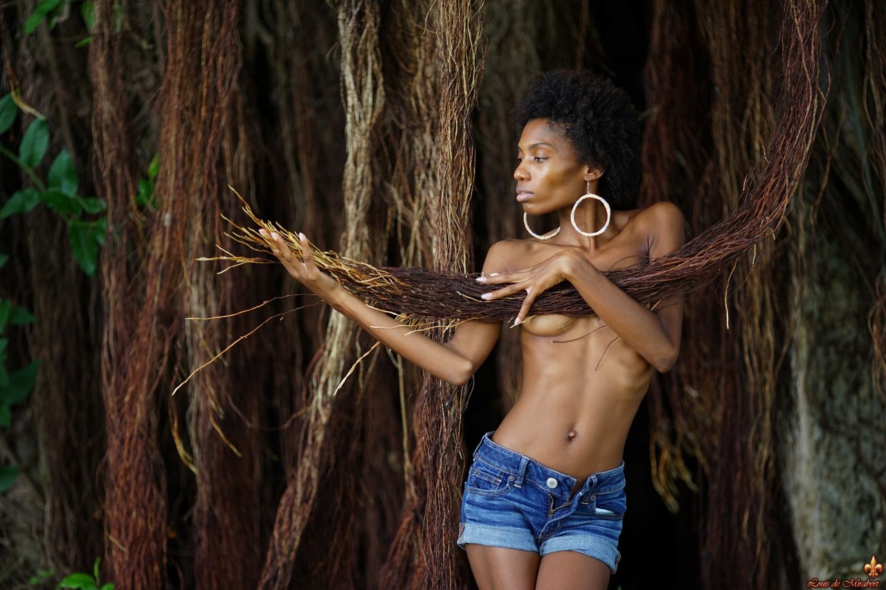 Slim ebony model Jess shows her tiny boobs in denim shorts near some vines 色情照片 #428859277 | Louis De Mirabert Pics, Jess, Ebony, 手机色情