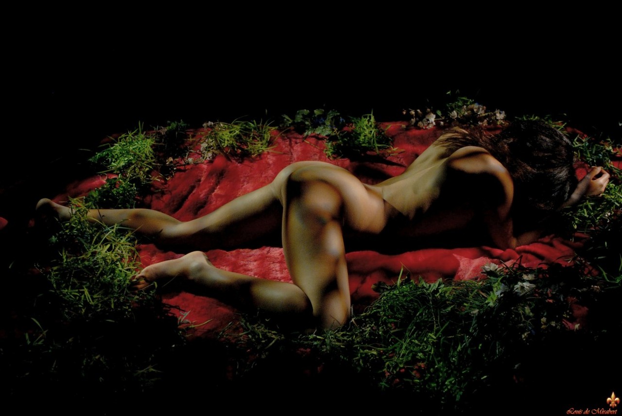 The beautiful girl sits on a red bed 포르노 사진 #424909270 | Louis De Mirabert Pics, Blindfold, 모바일 포르노