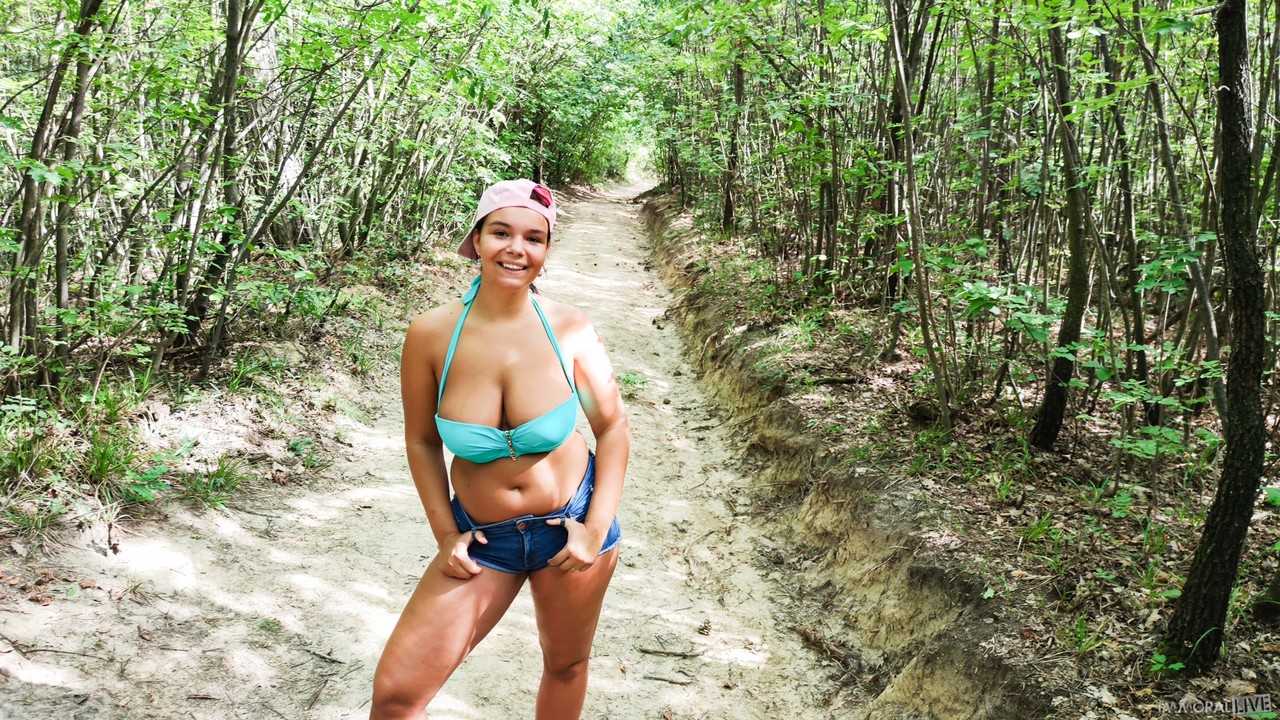 Chubby teen Sofia Lee frees her big natural tits from a bikini in the outdoors 포르노 사진 #424008799