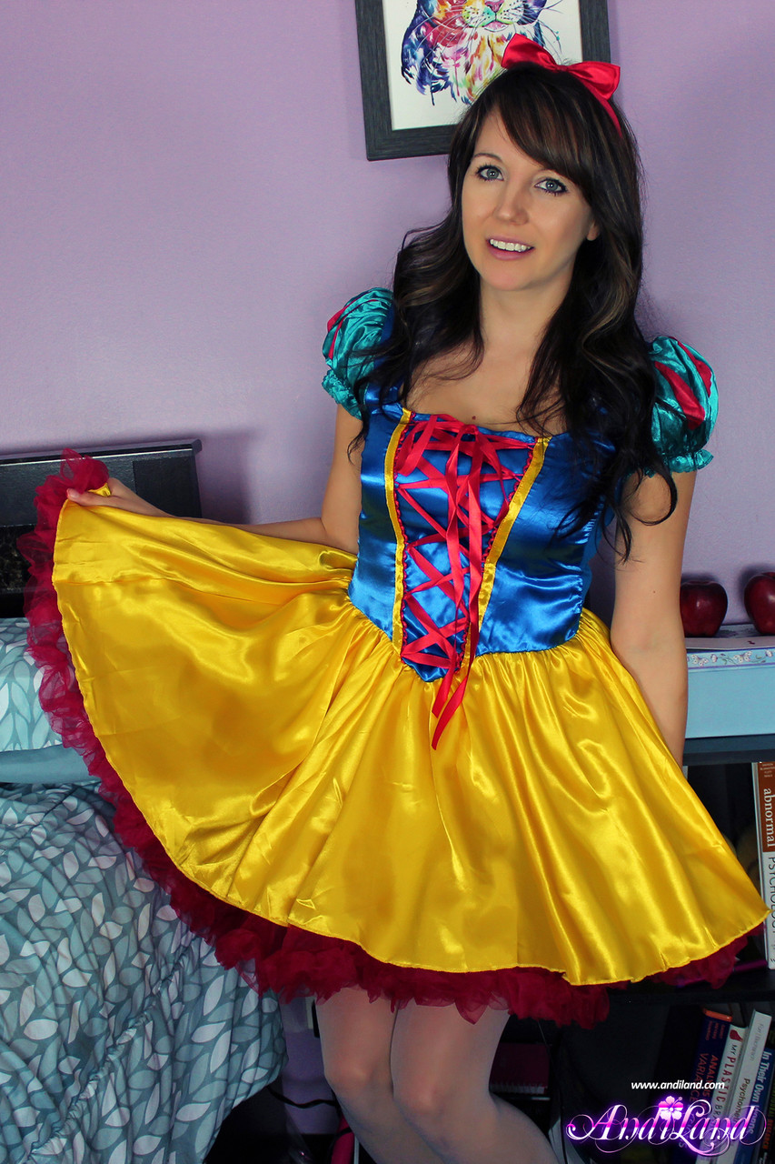 Brunette amateur Andi Land exposes herself while wearing a Snow White outfit photo porno #424550798