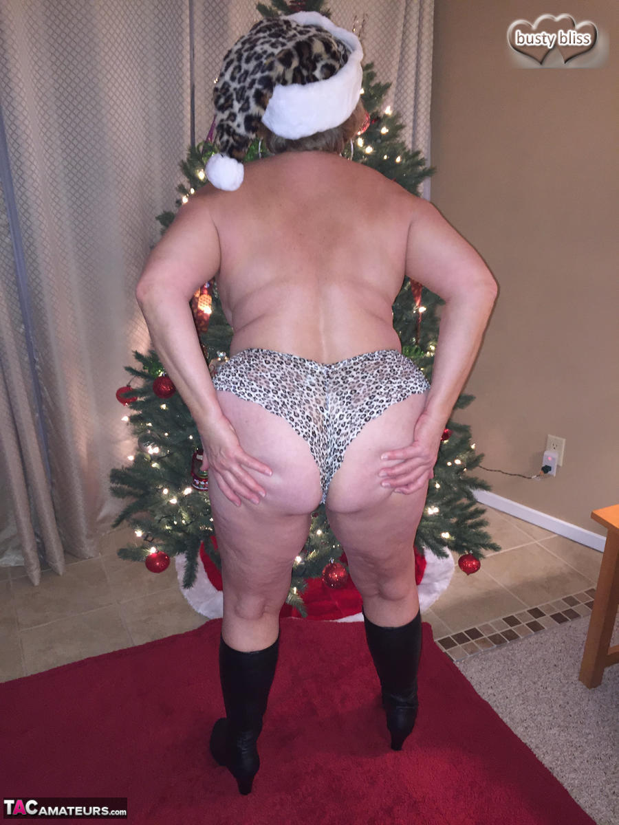 Busty mature woman Busty Bliss pauses for oral sex while dressing an Xmas tree порно фото #424918588 | TAC Amateurs Pics, Busty Bliss, Mature, мобильное порно
