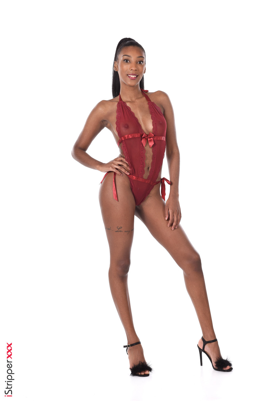Leggy ebony model Asia Rae doffs lingerie prior to fingering her pussy 色情照片 #422688981