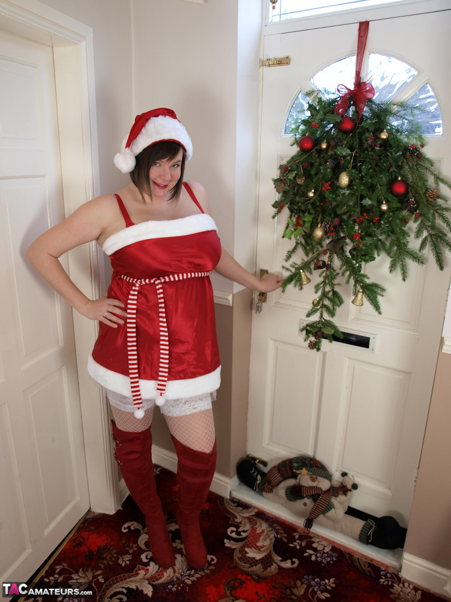 Overweight amateur Roxy looses her huge boobs while wearing Christmas apparel porn photo #422798789