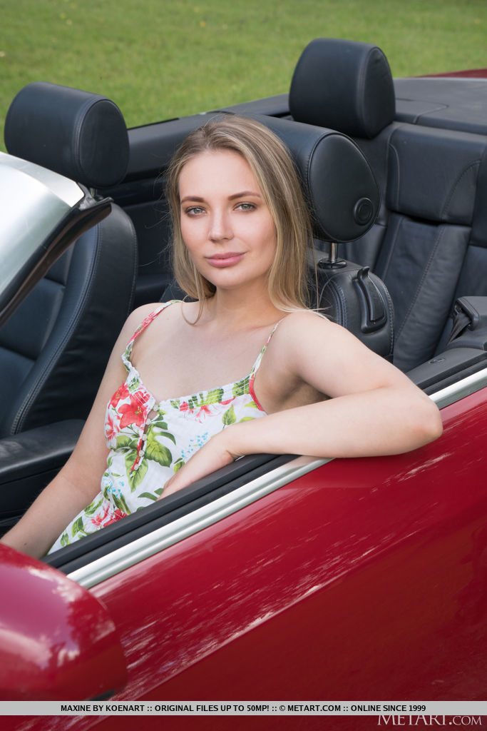 Young blonde Maxine gets naked in a driveway next to a convertible ポルノ写真 #424133045