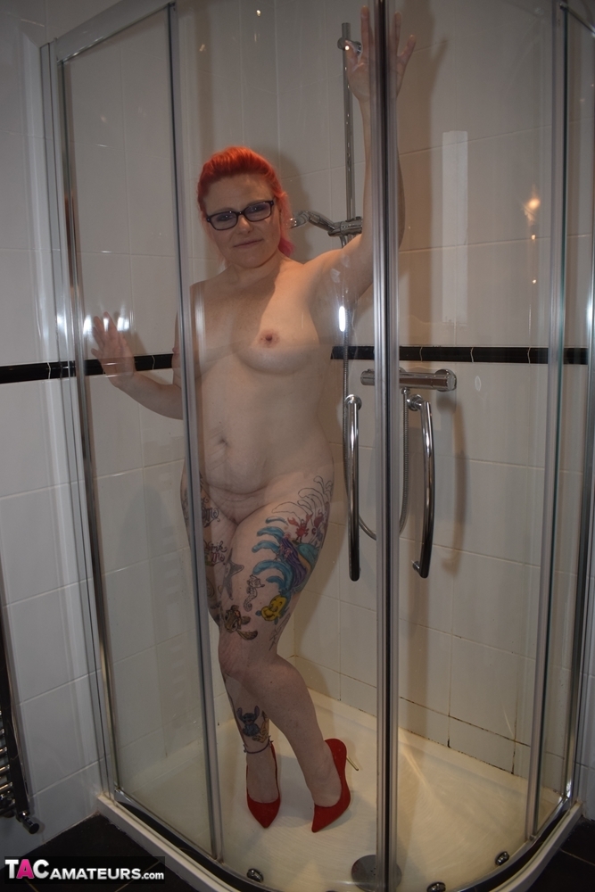 Tattooed redhead Mollie Foxxx models completely naked in a bathroom порно фото #425953427