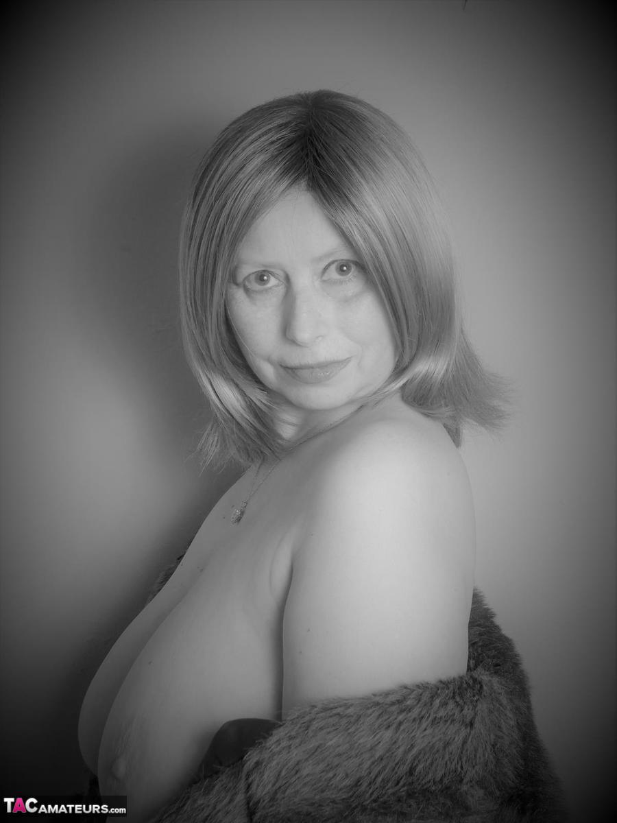 Overweight amateur Posh Sophia frees huge boobs and butt from a fur coat foto porno #424656814 | TAC Amateurs Pics, Posh Sophia, BBW, porno ponsel