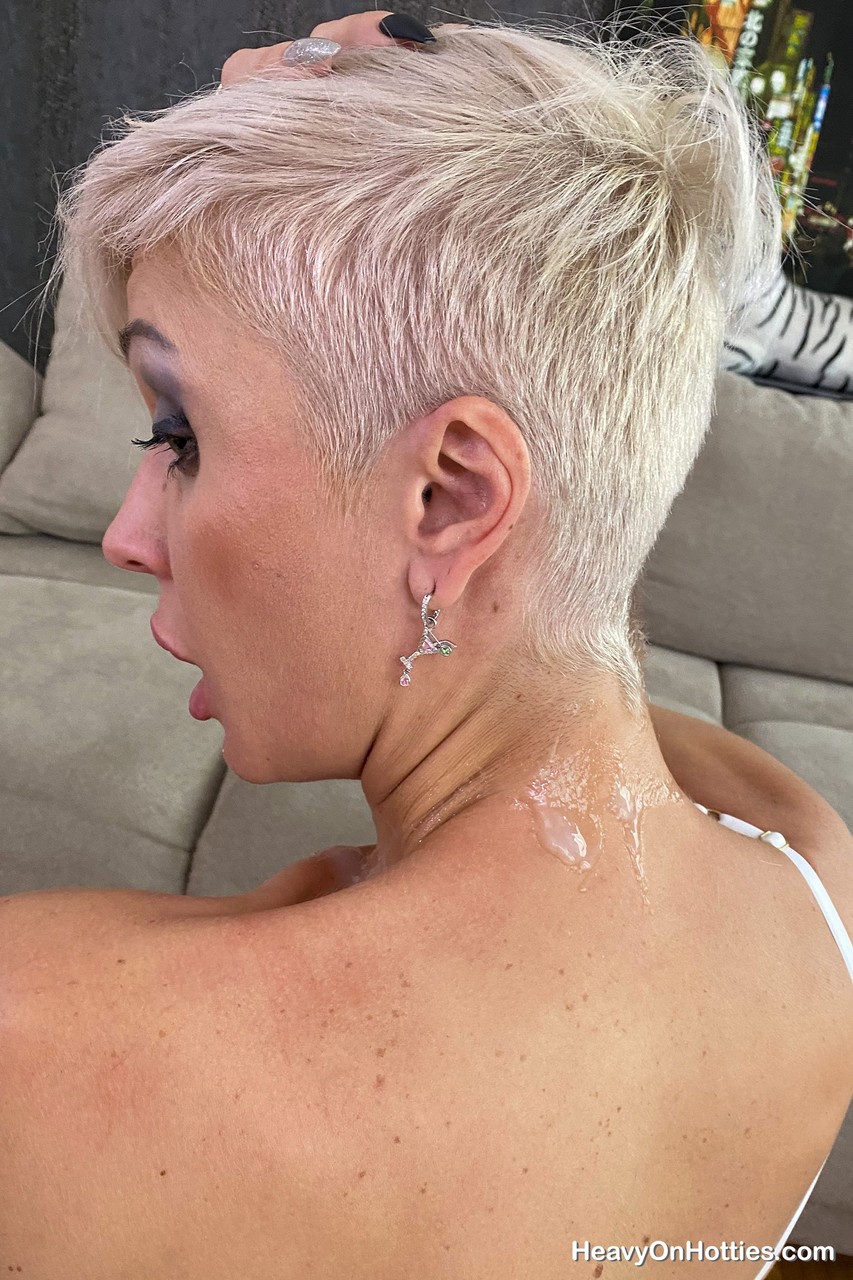 Inked platinum blonde Tanya Virago holds a cock after showing her pierced cunt foto pornográfica #424204875