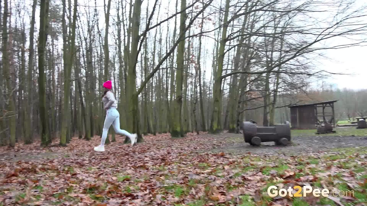 Caucasian chick takes a badly needed piss in a wooded location порно фото #425352471 | Got 2 Pee Pics, Barbe, Pissing, мобильное порно