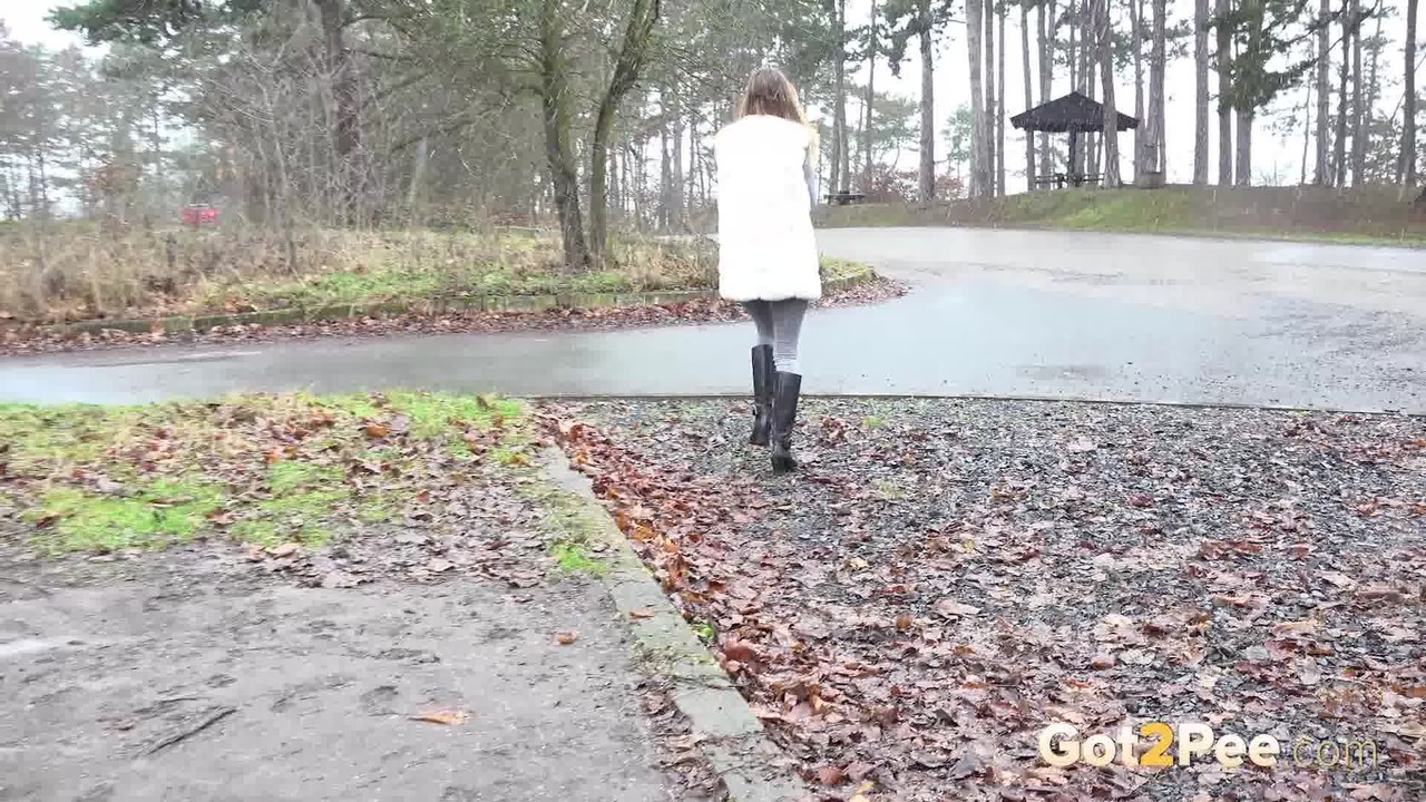 Solo girl Cynthia Vellons takes a piss in a gravel driveway on a wet day ポルノ写真 #424881885 | Got 2 Pee Pics, Cynthia Vellons, Pissing, モバイルポルノ