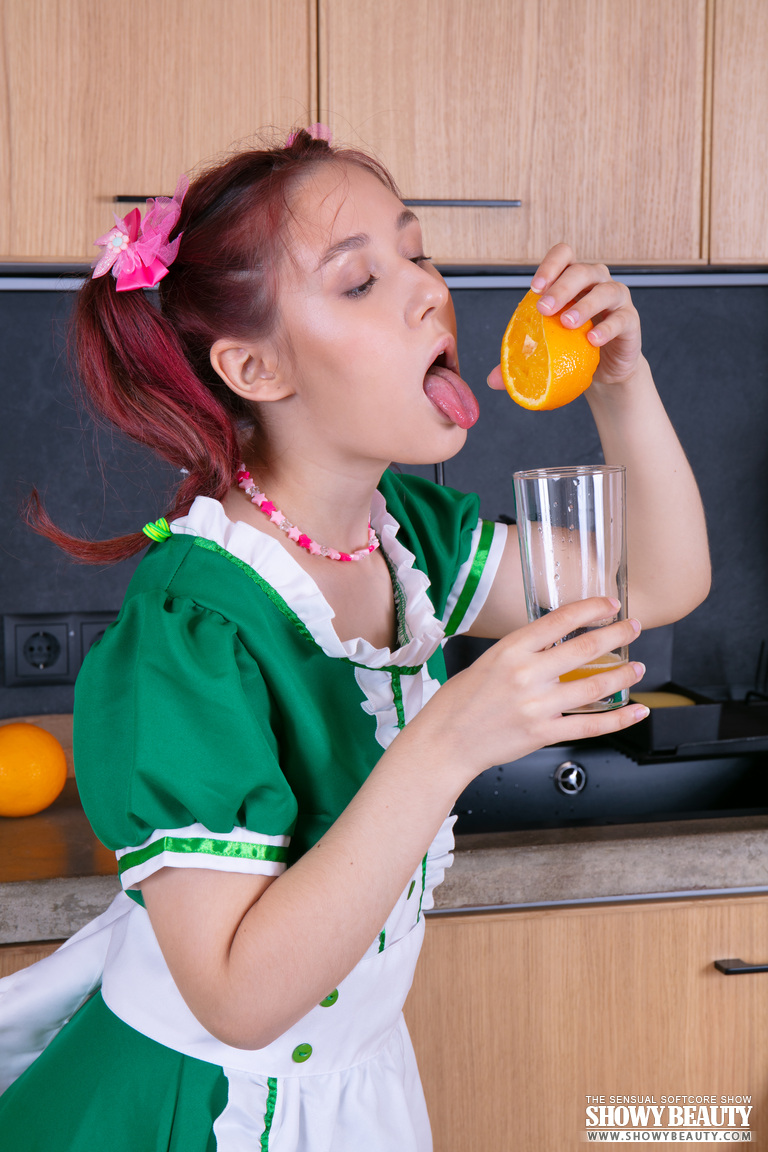 Young redhead Lexi gets totally naked while making orange juice zdjęcie porno #426842762