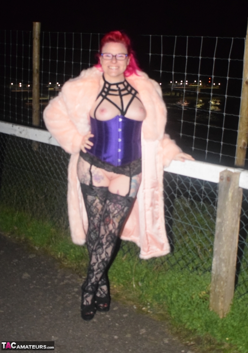 Redheaded amateur Mollie Foxxx flashes at night in a fur coat foto porno #428671559