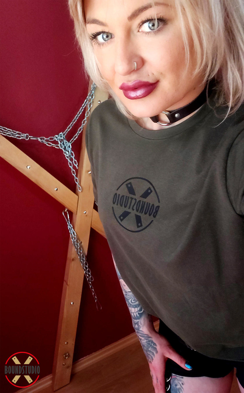 Tatted blonde Roxxxi Manson removes a ball gag in front of a St Andrew's Cross ポルノ写真 #426746577 | Bound Studio Pics, Roxxxi Manson, Tattoo, モバイルポルノ