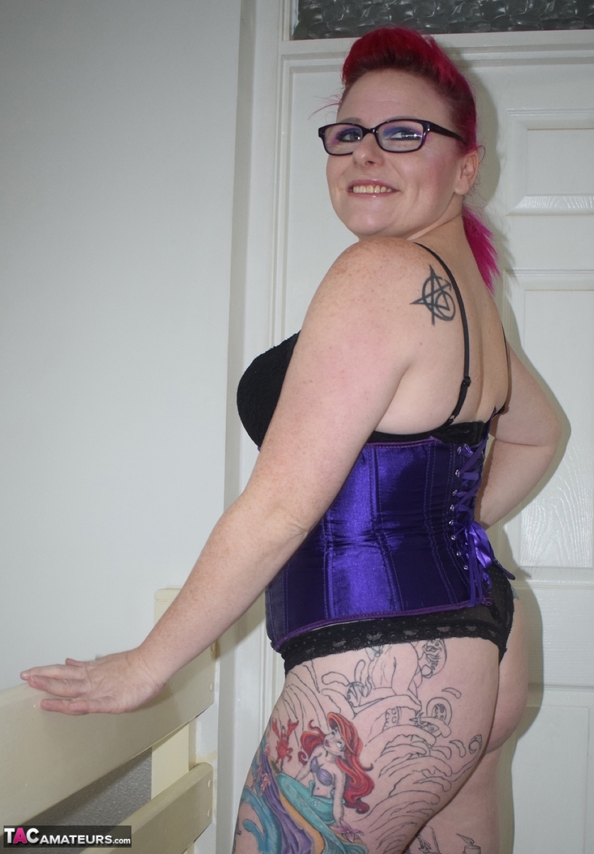 Tattooed chick Mollie Foxxx goes topless in a satin waist cincher and glasses foto porno #427039998