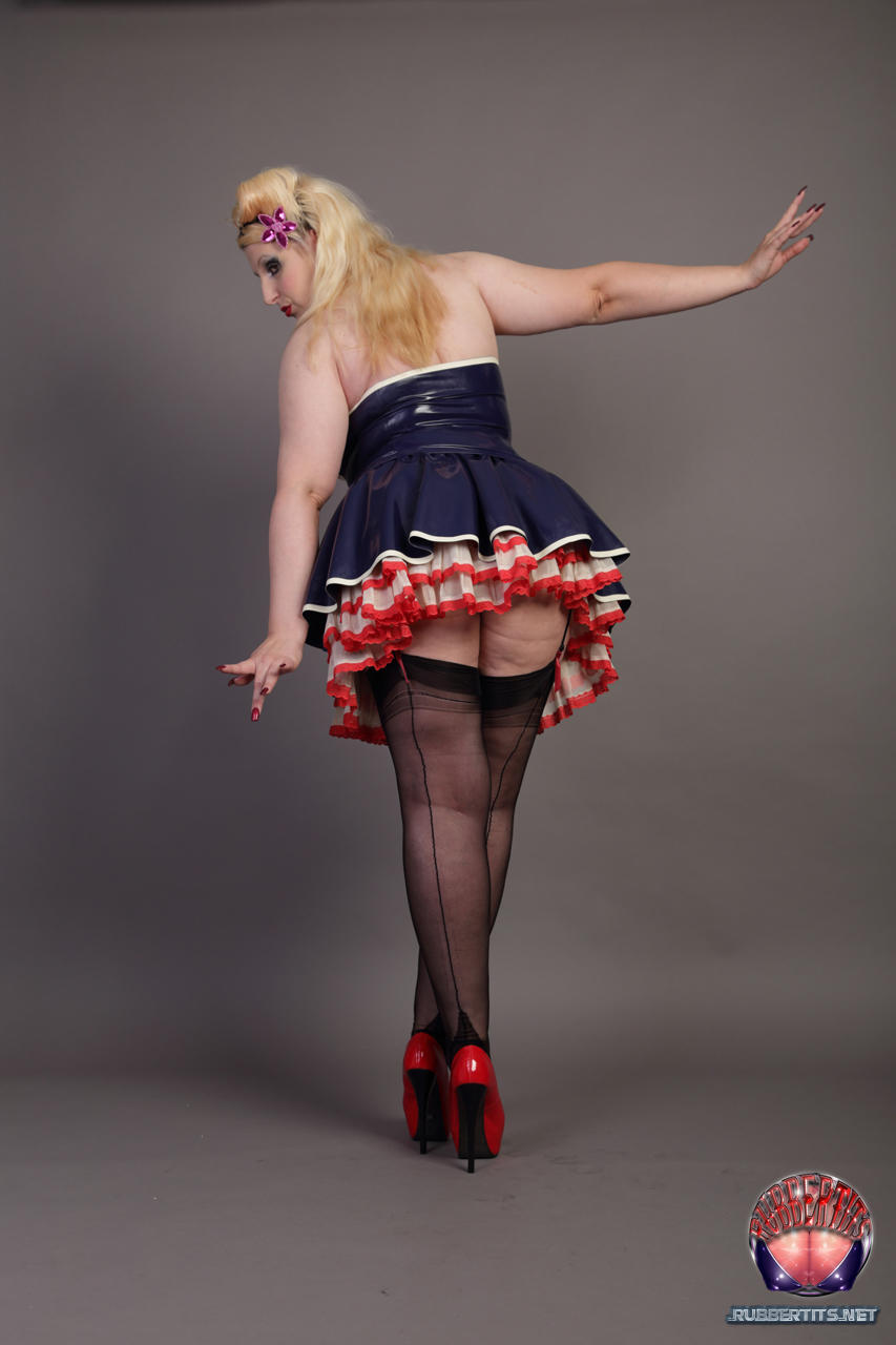 Thick blonde Darkwing Zero exposes her nylon tops during upskirt action porno fotoğrafı #428597593