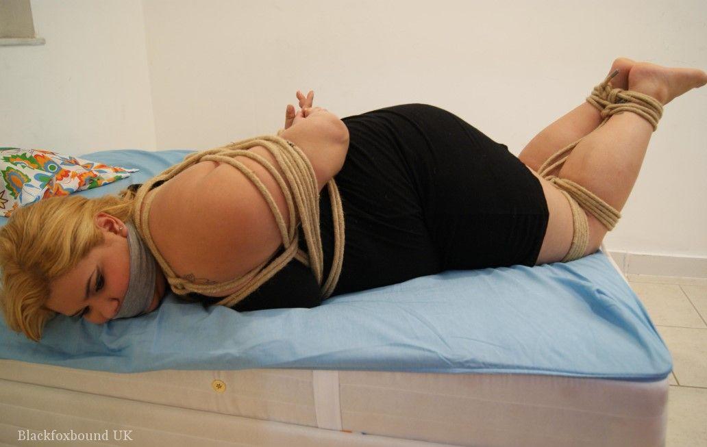 Strawberry Blonde Plumper Is Tied Up With Rope While Cleave Gagged