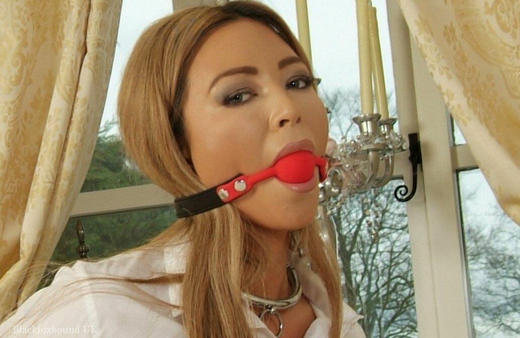Hot UK girl Natalia Forrest sports a ball gag while restrained with cuffs foto porno #427482331