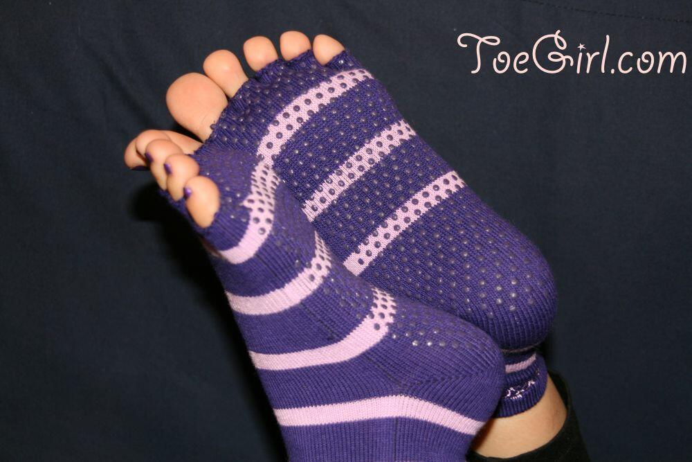Caucasian female displays her painted toenails in toeless socks 色情照片 #426657147 | Footsees Pics, Feet, 手机色情