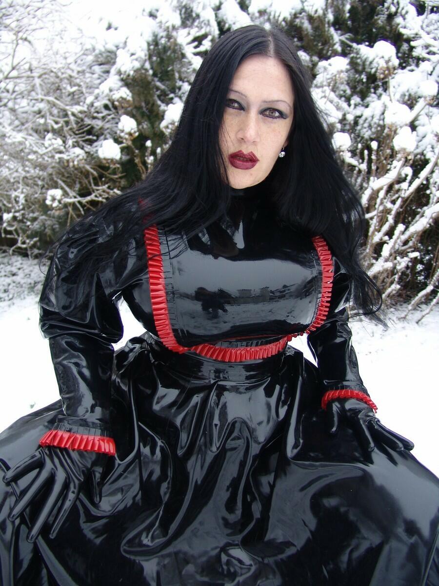 Goth woman Lady Angelina models a black latex dress on snow-covered ground ポルノ写真 #423838481 | Fetish Lady Angelina Pics, Lady Angelina, Latex, モバイルポルノ