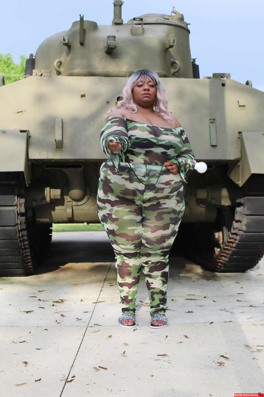 Obese black woman Carmelotto Rush shows her thong clad butt afore a tank zdjęcie porno #428568528 | Bubble Busty Dames Pics, Carmelotto Rush, BBW, mobilne porno
