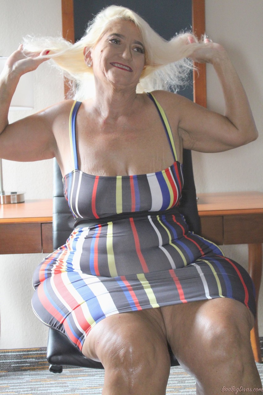 Blonde granny Amber Conners hikes her dress up to show her massive ass порно фото #423887508 | Bubble Busty Dames Pics, Amber Conners, Granny, мобильное порно