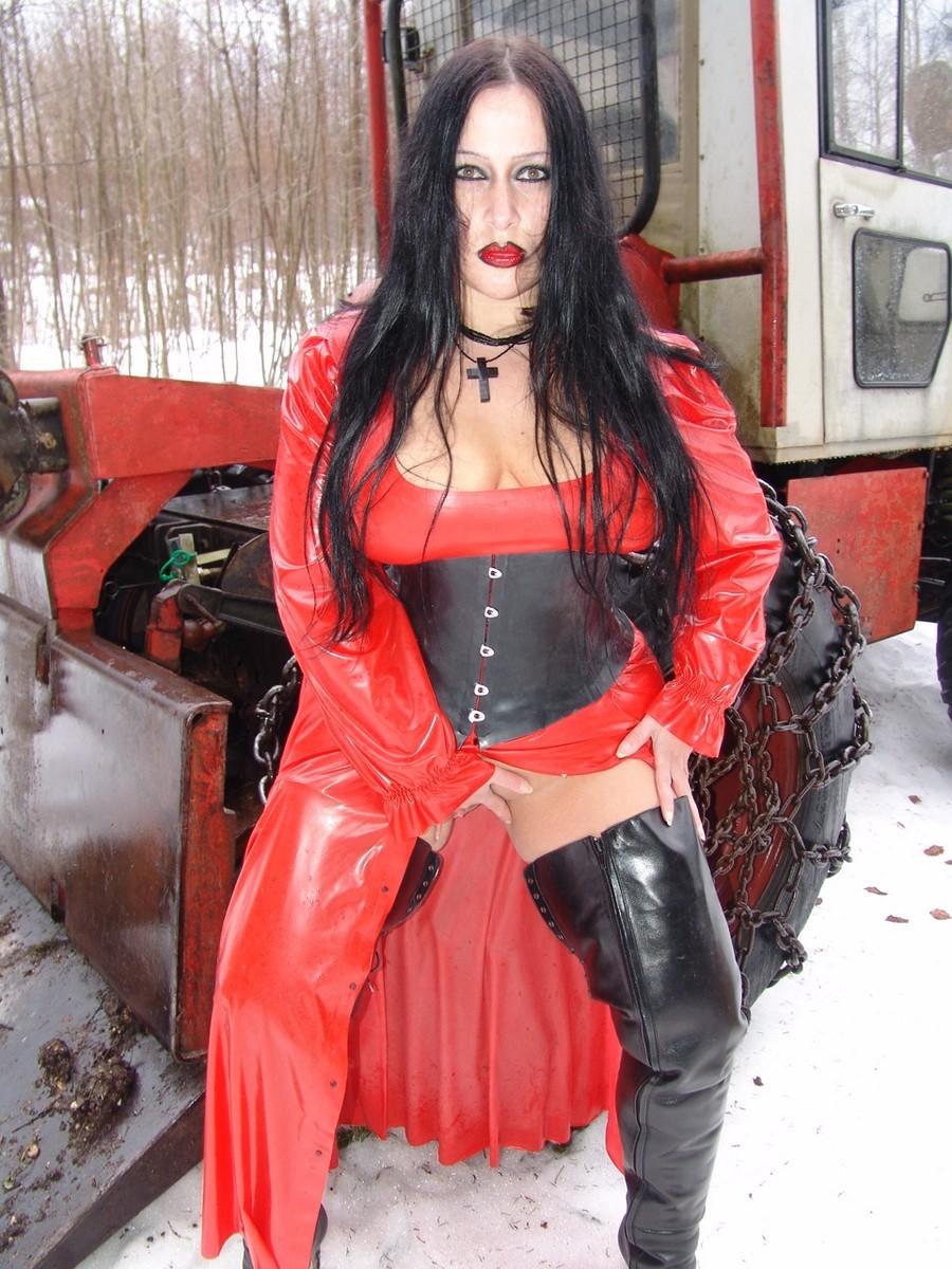Goth woman Lady Angelina looses her big boobs near a freshly sawed log foto porno #422978415