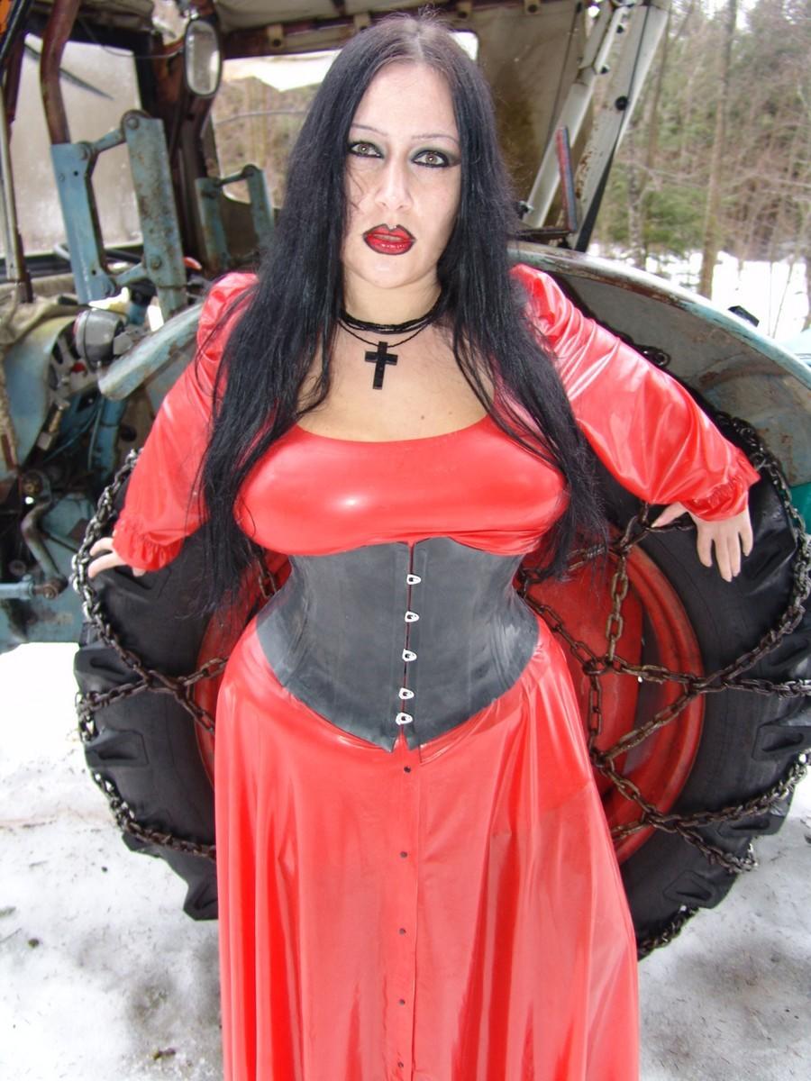 Goth woman Lady Angelina looses her big boobs near a freshly sawed log foto porno #422978558