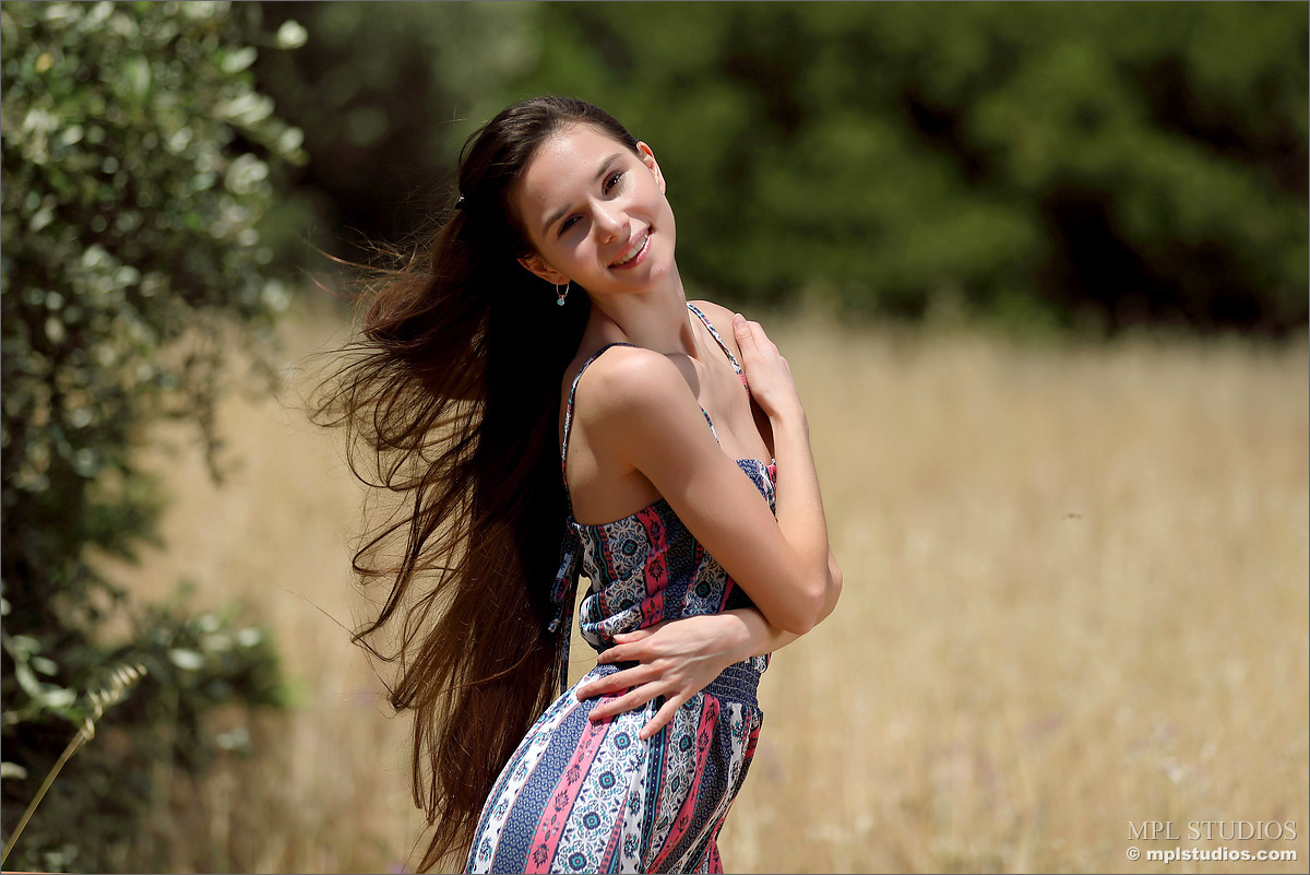 Sweet brunette displays her naked body and flexibility in a field porno fotoğrafı #428265192 | MPL Studios Pics, Model, mobil porno