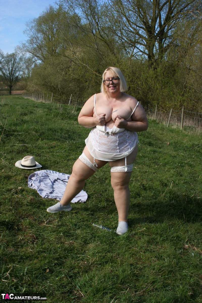 Obese UK blonde Lexie Cummings masturbates in a field while wearing hosiery porn photo #426442550