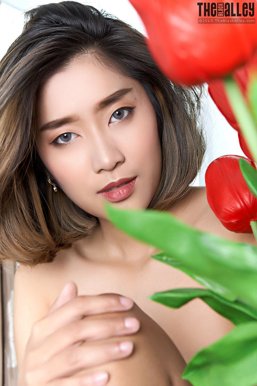 Asian beauty Apple gets bare naked with a winter scarf around her neck ポルノ写真 #422578669 | The Black Alley Pics, Apple, Asian, モバイルポルノ