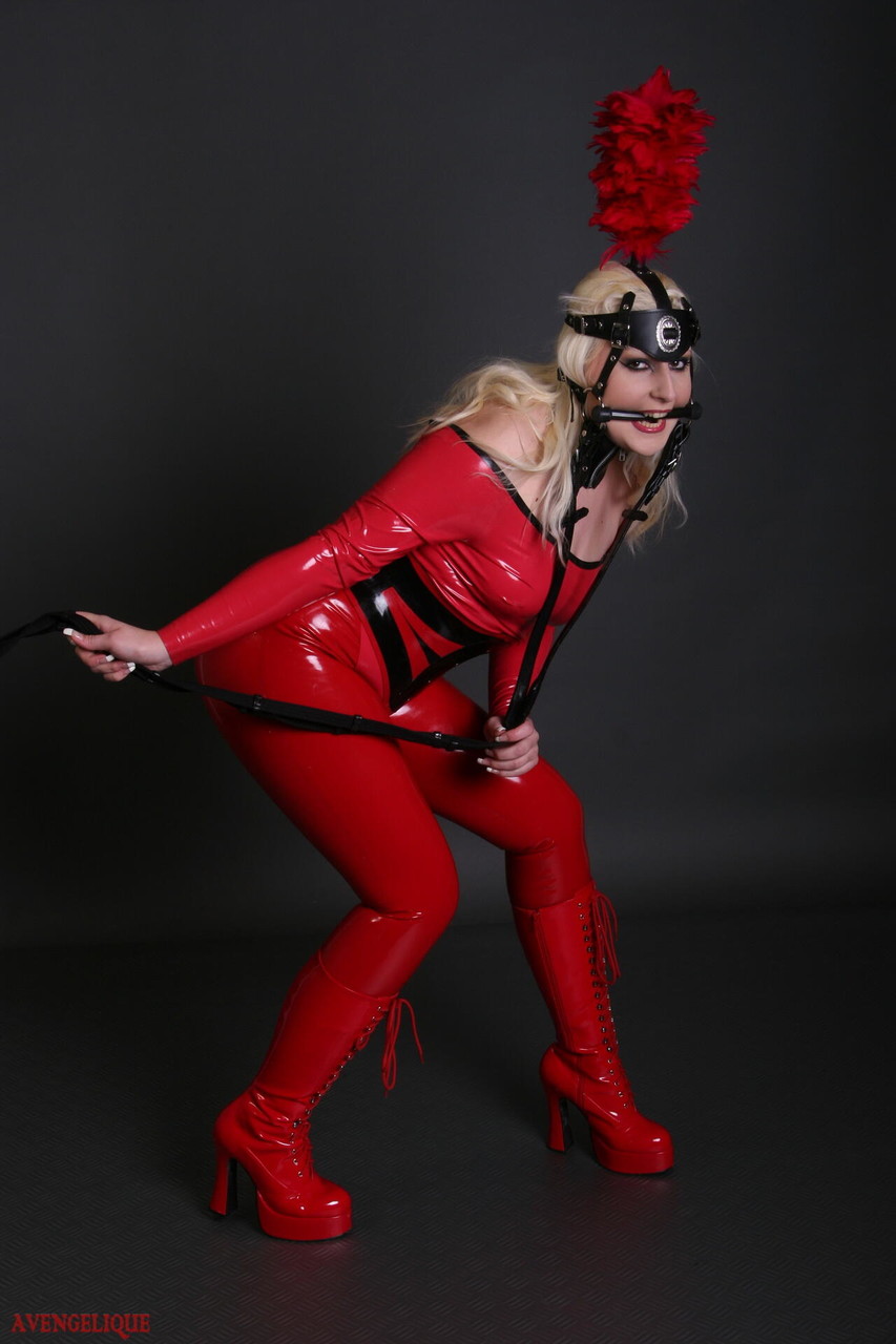 Blonde female models a red latex ponygirl outfit during a non-nude session 色情照片 #426096680