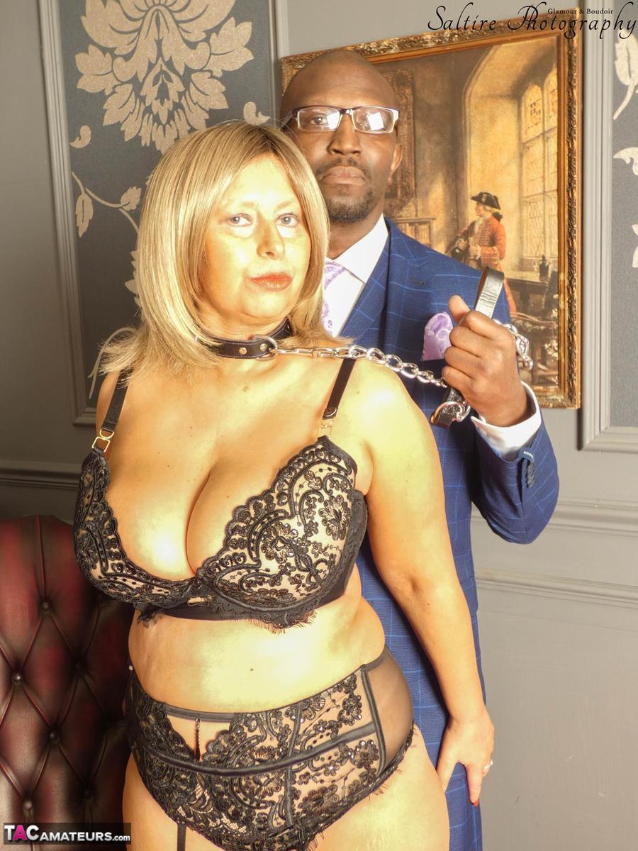 Overweight aged blonde Posh Sophia kneels afore her black owner while collared foto porno #423194589