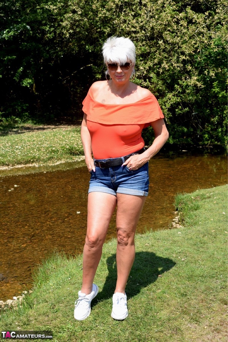 Older amateur Dimonty uncovers her natural tits on the bank of a creek порно фото #425826637