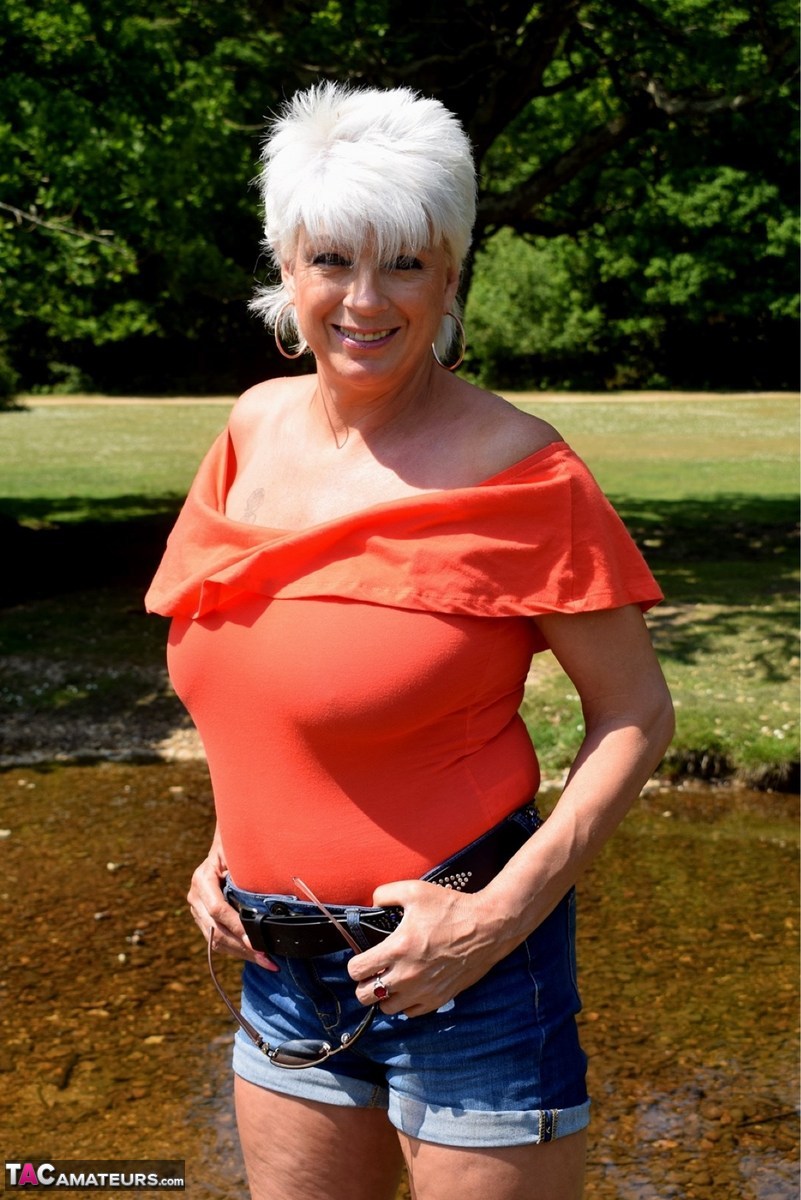 Older amateur Dimonty uncovers her natural tits on the bank of a creek порно фото #425826643