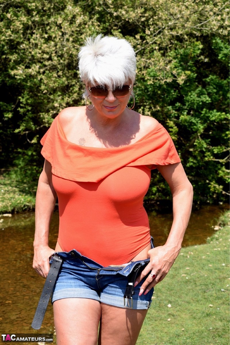 Older amateur Dimonty uncovers her natural tits on the bank of a creek порно фото #425826649
