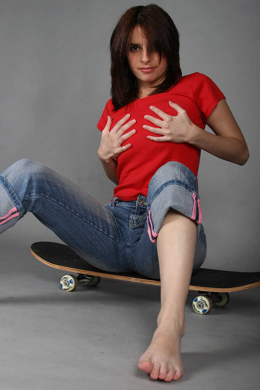 First timer uncovers her full breasts before touching her twat on a skateboard porno foto #424179218 | Shop Cam Vivian Pics, Vivian, Amateur, mobiele porno