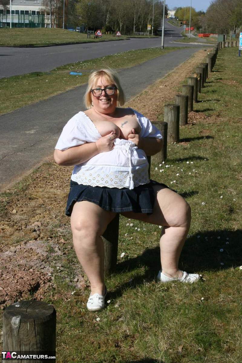 Obese UK amateur Lexie Cummings exposes her tits and pierced pussy outdoors порно фото #425918418 | TAC Amateurs Pics, Lexie Cummings, Public, мобильное порно
