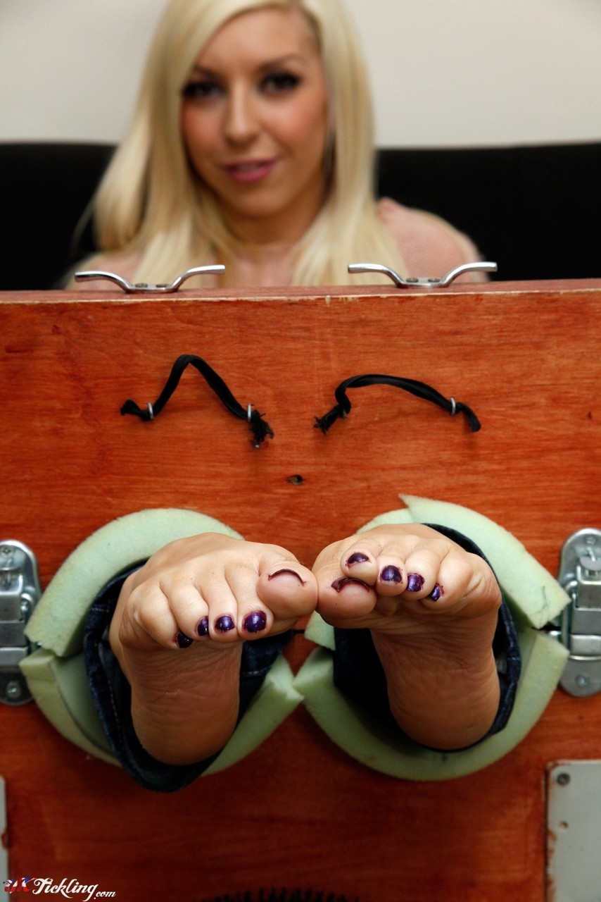 Blonde chick Alex Adams wiggles her toes while her feet are in stocks 色情照片 #426663137 | UK Tickling Pics, Alex Adams, Feet, 手机色情
