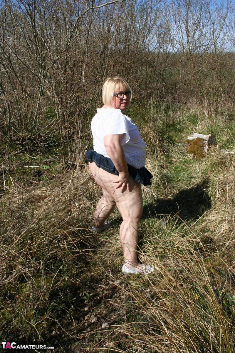 Obese Blonde Lexie Cummings Has Sex While On A Bank In The Country