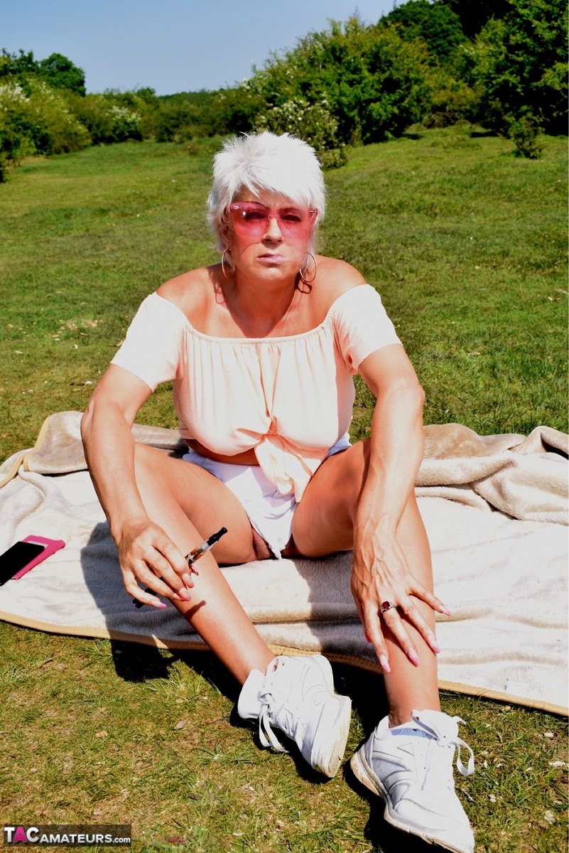 Mature amateur Dimonty stands naked in sneakers after jogging in the woods foto pornográfica #426350585 | TAC Amateurs Pics, Dimonty, Public, pornografia móvel