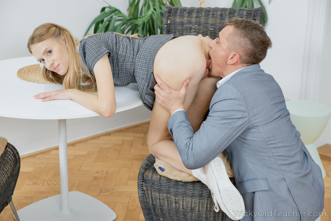 Skinny blonde student engages in rough sex with her tutor ポルノ写真 #424147962