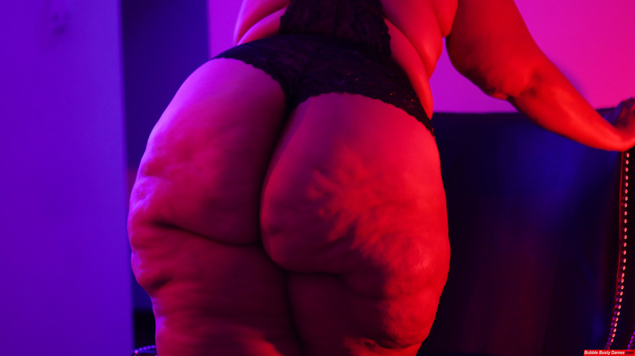 Morbidly obese amateur Red Thunder Thighz displays her cellulite ridden butt porno fotoğrafı #424164697