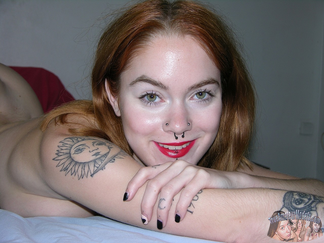 Tattooed redhead Sage F waves after posing nude for the first time 色情照片 #427743582
