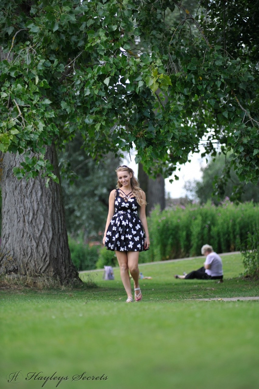 Blonde chick Hayley Marie Coppin gets totally naked by a tree in a park ポルノ写真 #425298171 | Hayleys Secrets Pics, Hayley Marie Coppin, Public, モバイルポルノ
