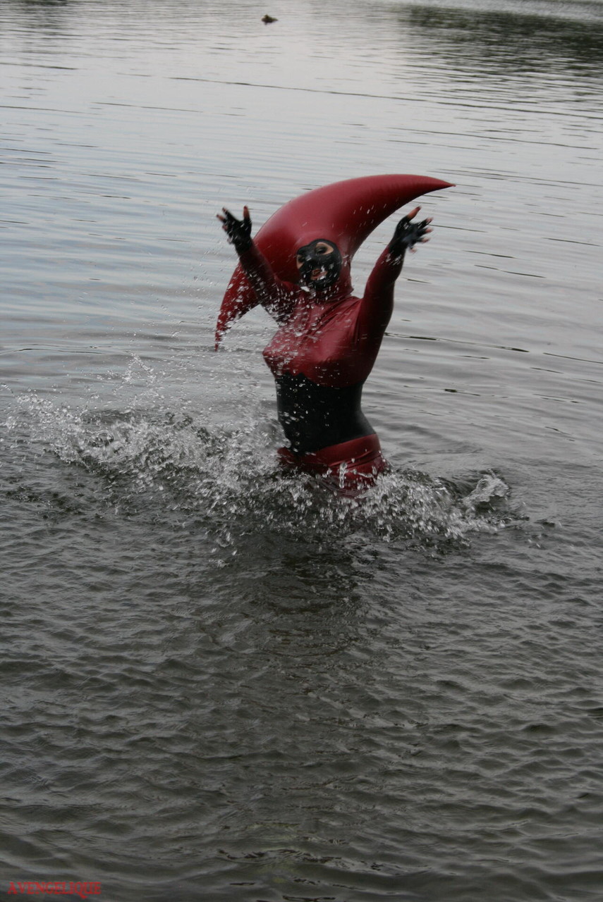 Fetish model Avengelique wades into a body of water in a rubber costume 포르노 사진 #427876379
