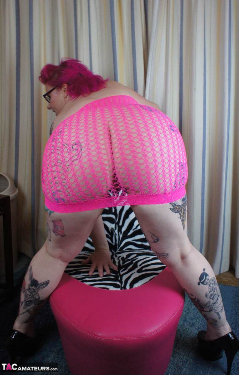 Tattooed chick Mollie Foxxx touches her tits and bald cunt with her glasses on photo porno #429087132